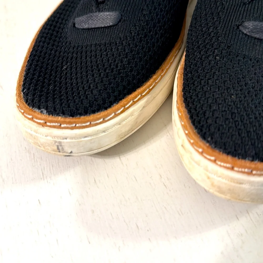 UGG Women’s Sydney Mesh Black and Tan Sneakers with Upper Lace Design / Size 6.5